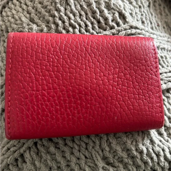 Authentic Gucci GG Marmont 6-Ring Key Case – Hibiscus Red Leather - Picture 2 of 6